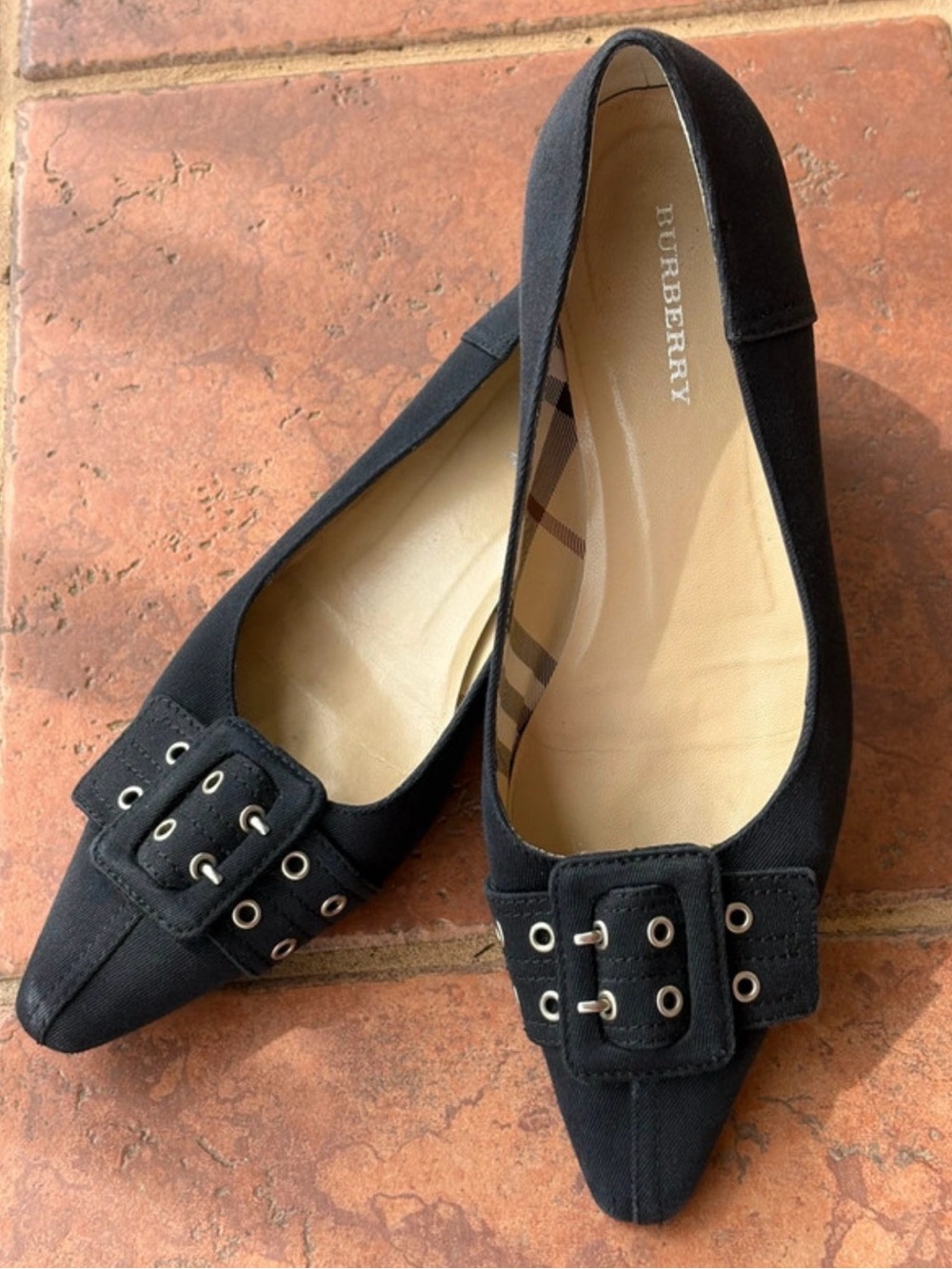 Burberry Black Pointed Toe Buckle Low Heel Shoes
